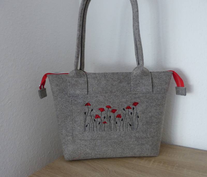 Filztasche "Rote Mohnblume" Filztasche "Rote Mohnblume" von ConnysKleineNaehwelt