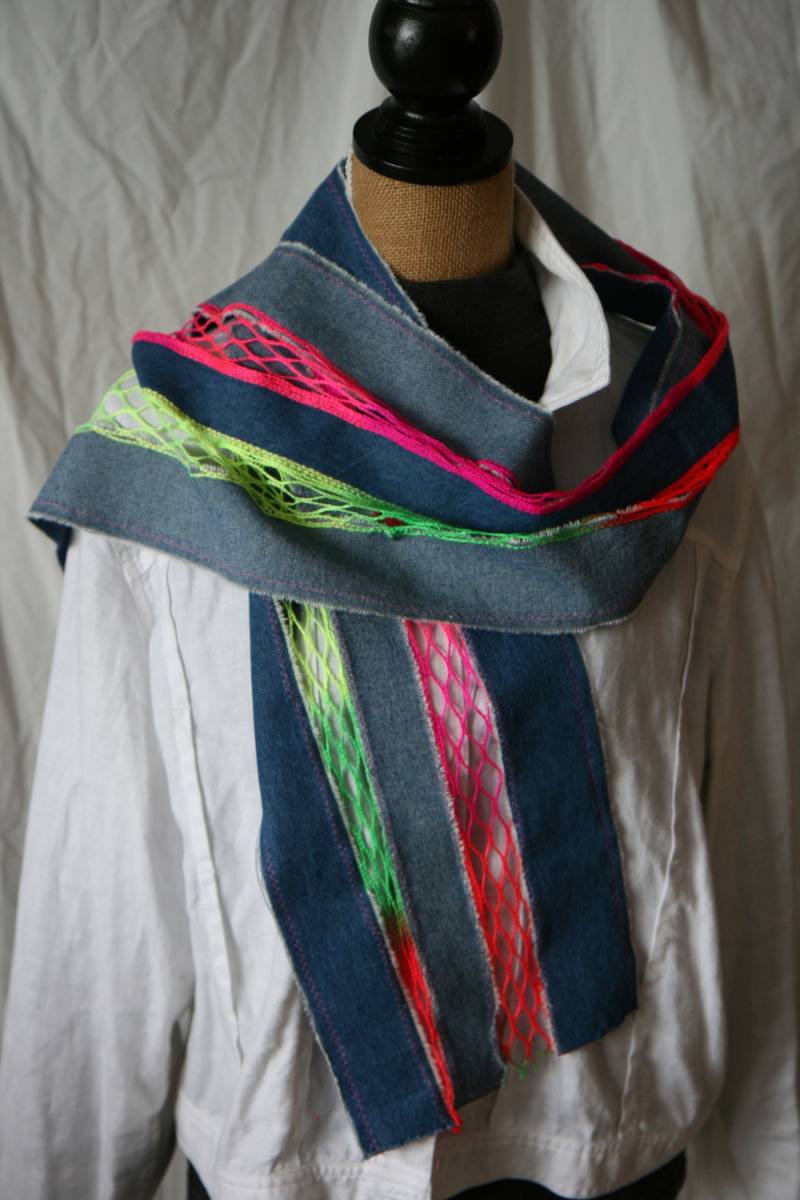 Jeans Und Neonschal, Langer Jeansschal, Neonakzent-Sommerschal, Unisex-Denimschal, Hippie-Chic, Geschenke Für Sie, Denim Spitze Jeans Und Neonschal, Langer Jeansschal, Neonakzent-Sommerschal, Unisex-Denimschal, Hippie-Chic, Geschenke Für Sie, Denim Spitze von ConnysReCreations