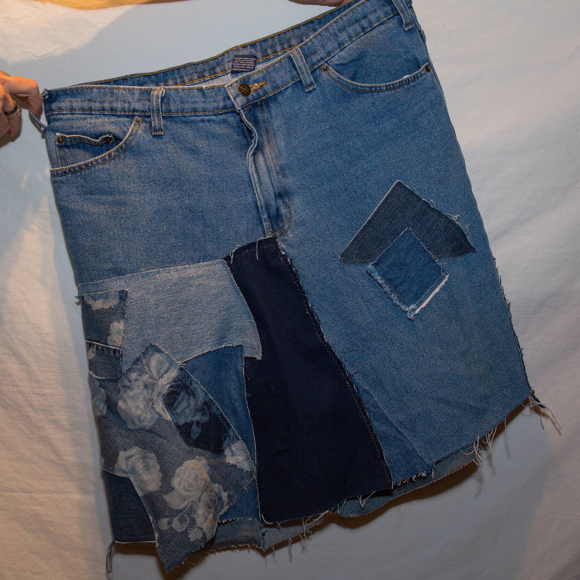 xl Upcycling Jeansrock, Ausgefranster Shabby Chic Umgestalteter Jeansrock xl Upcycling Jeansrock, Ausgefranster Shabby Chic Umgestalteter Jeansrock von ConnysReCreations