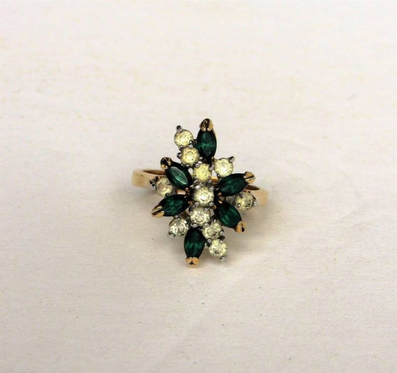 Bezaubernder Vintage 14Kt Ge Cluster-Ring Mit Smaragd & Cz Kristall Gr. 8, 25 von ConsignmentExchange