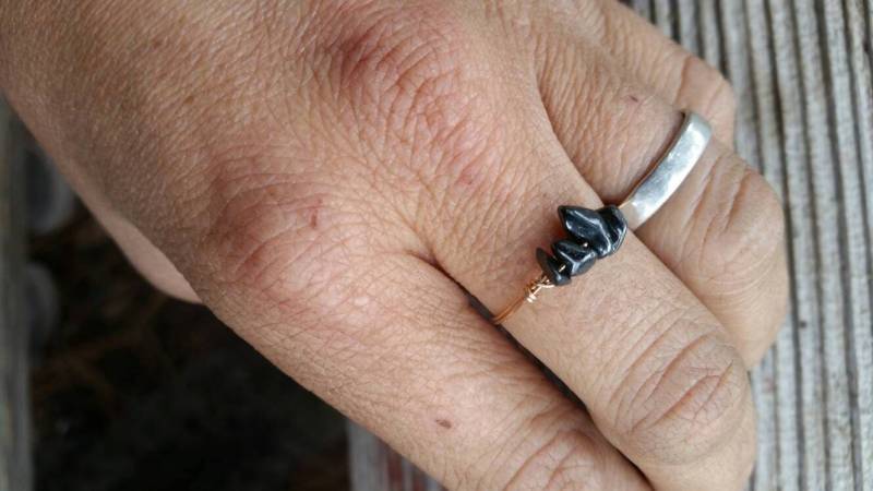 Hämatit Kristall Ring - Auf Bestellung, Natürlich Roh Hämatit Kristall Ring - Auf Bestellung, Natürlich Roh von ConstantRuckus