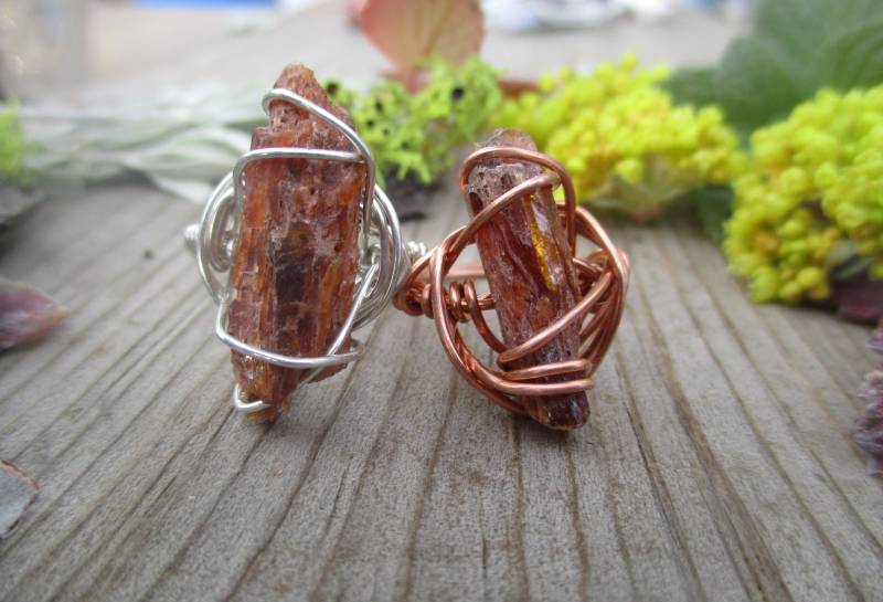 Oranger Kyanit-Kristall Draht Gewickelter Ring, Oranger Kyanit-Ring, Kupfer Kyanit-Ring Aus Sterlingsilber, Roher Kyanit Oranger Kyanit-Kristall Draht Gewickelter Ring, Oranger Kyanit-Ring, Kupfer Kyanit-Ring Aus Sterlingsilber, Roher Kyanit von ConstantRuckus