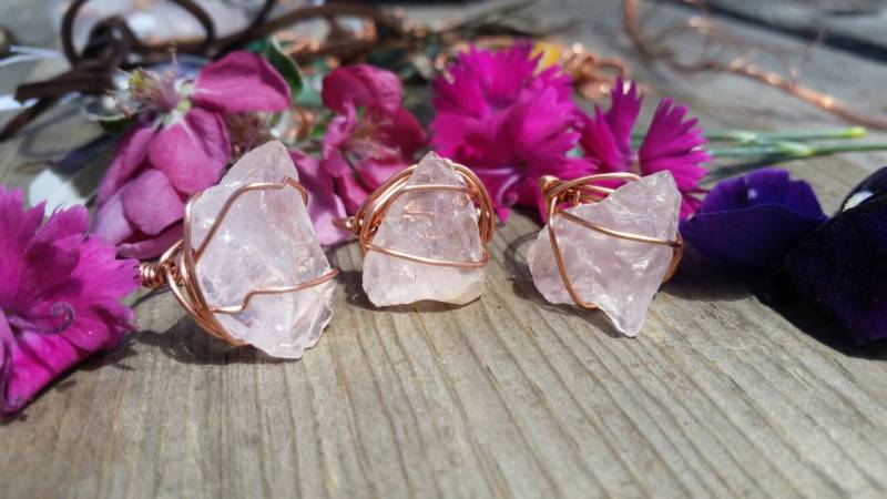 Rosenquarz Kristall Ring, Reiner Kupferdraht Gewickelter Rohling Rosa Quarz, Nat Rosenquarz Kristall Ring, Reiner Kupferdraht Gewickelter Rohling Rosa Quarz, Nat von ConstantRuckus