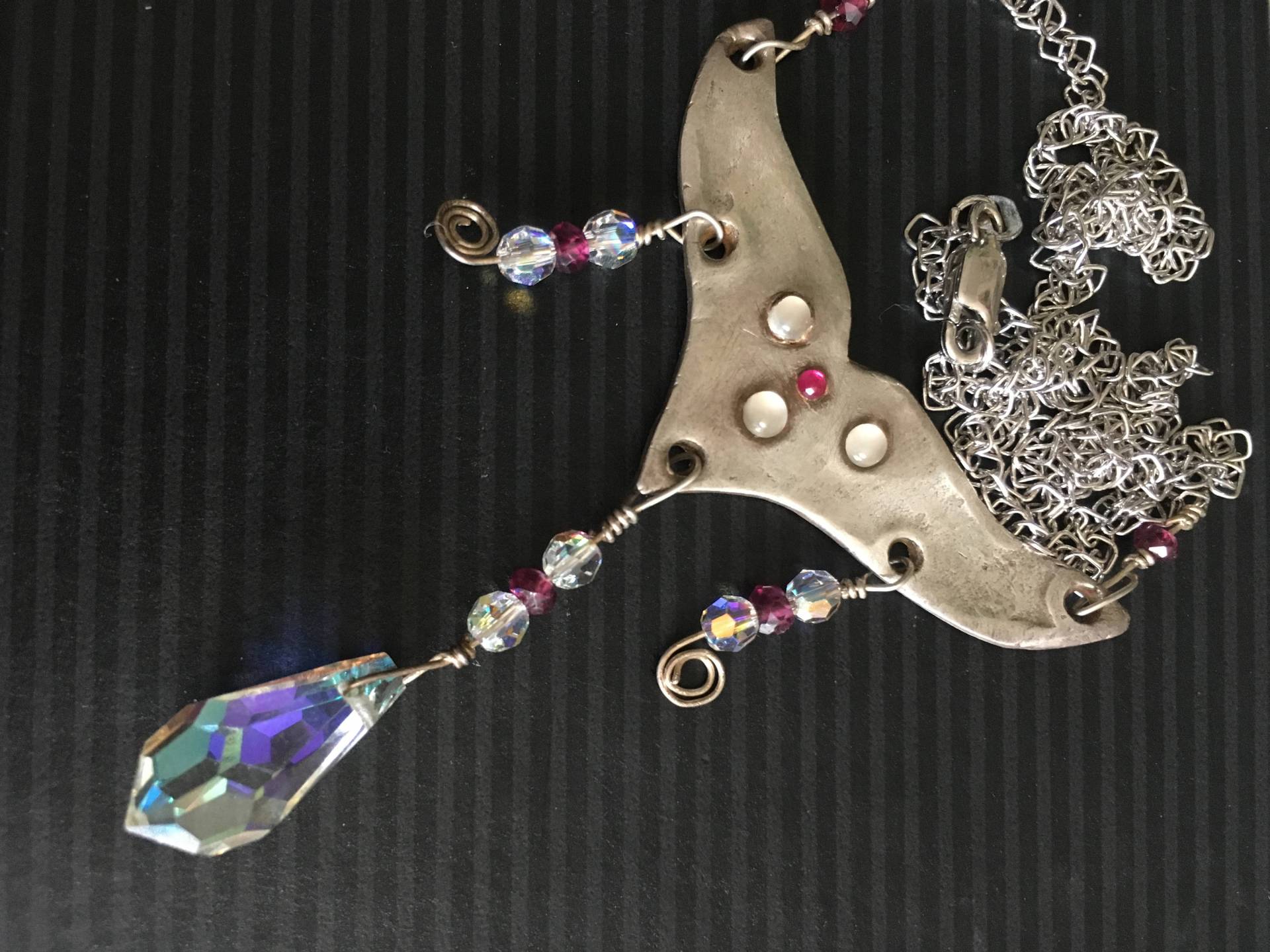 Feine Silberkette Mit Mondsteinen, Rubin Und Kristallen Feine Silberkette Mit Mondsteinen, Rubin Und Kristallen von ConteJewelryDesigns
