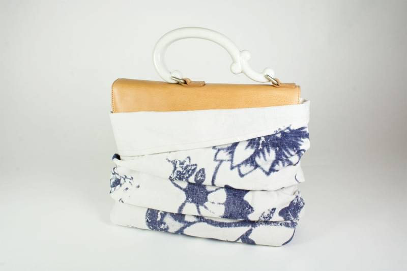 Lederhandtasche Mit Porzellangriff Dockerhandbag Le Onion Pattern von ContentandContainer