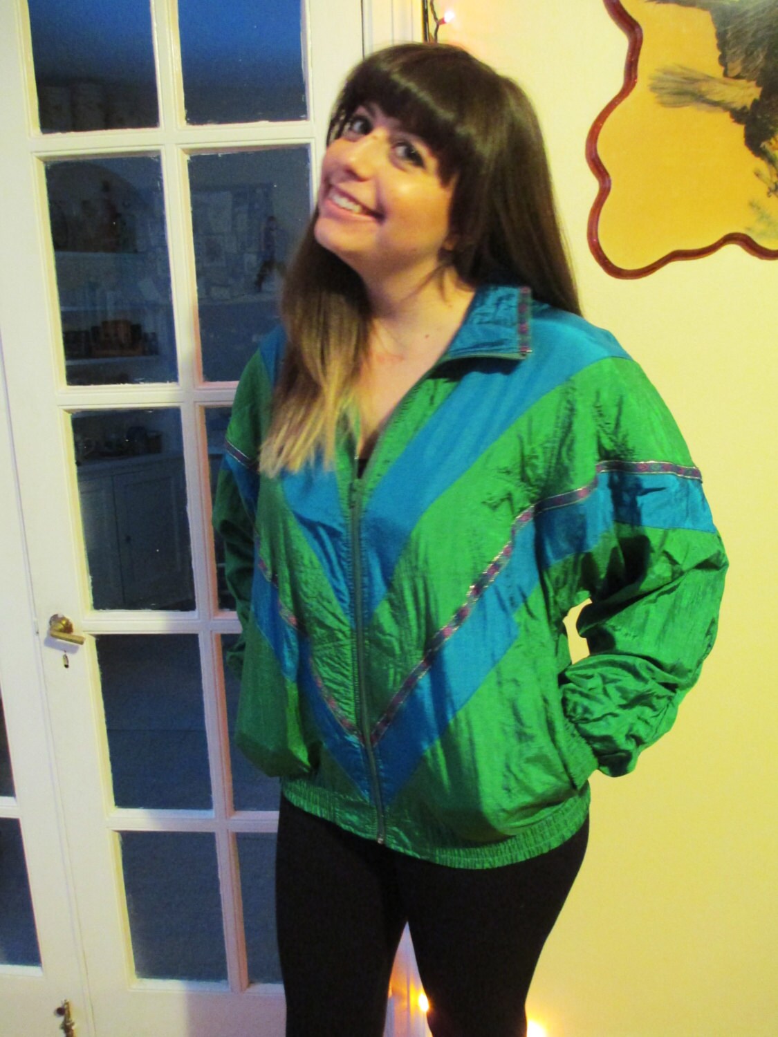 Jahrgang 90Er Grün, Türkis Und Lila Reißverschluss-Jacke W/Gold Stickerei Detail Reißverschluss Jacke von ContinentalThrift