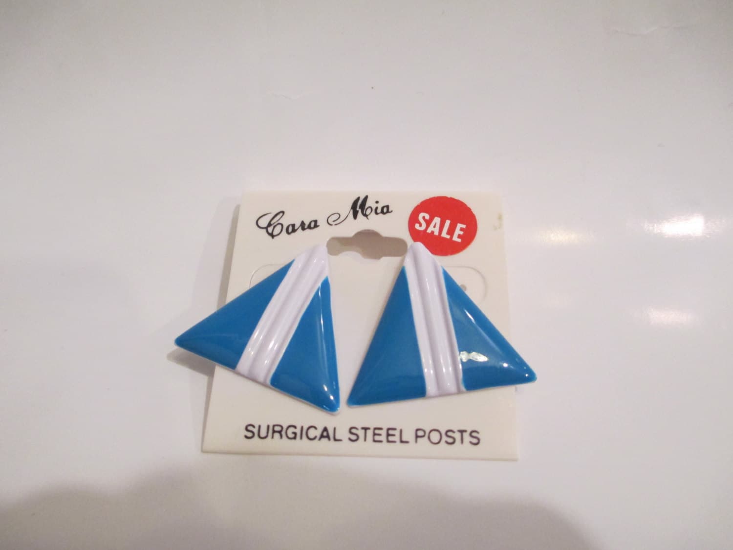 Jahrgang Cara Mia Blau Und Weißen Dreieck Ohrstecker in Originalverpackung von ContinentalThrift