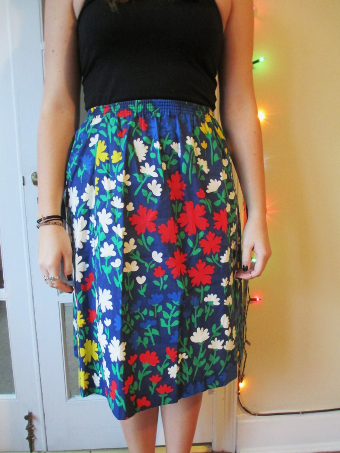 Jahrgang Mittellange Gummizug Blau Blumenmuster Rock - Weiß, Gelb Und Rot von ContinentalThrift