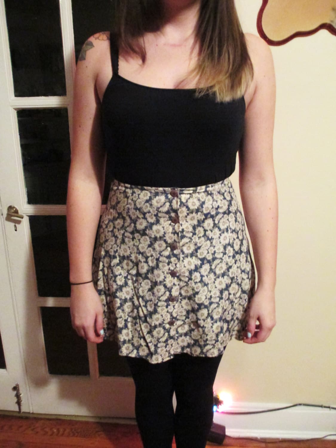 Vintage Daisy Muster/Print Blumenrock Mit Knöpfen Vorn Auf Teal Grünem Hintergrund von ContinentalThrift