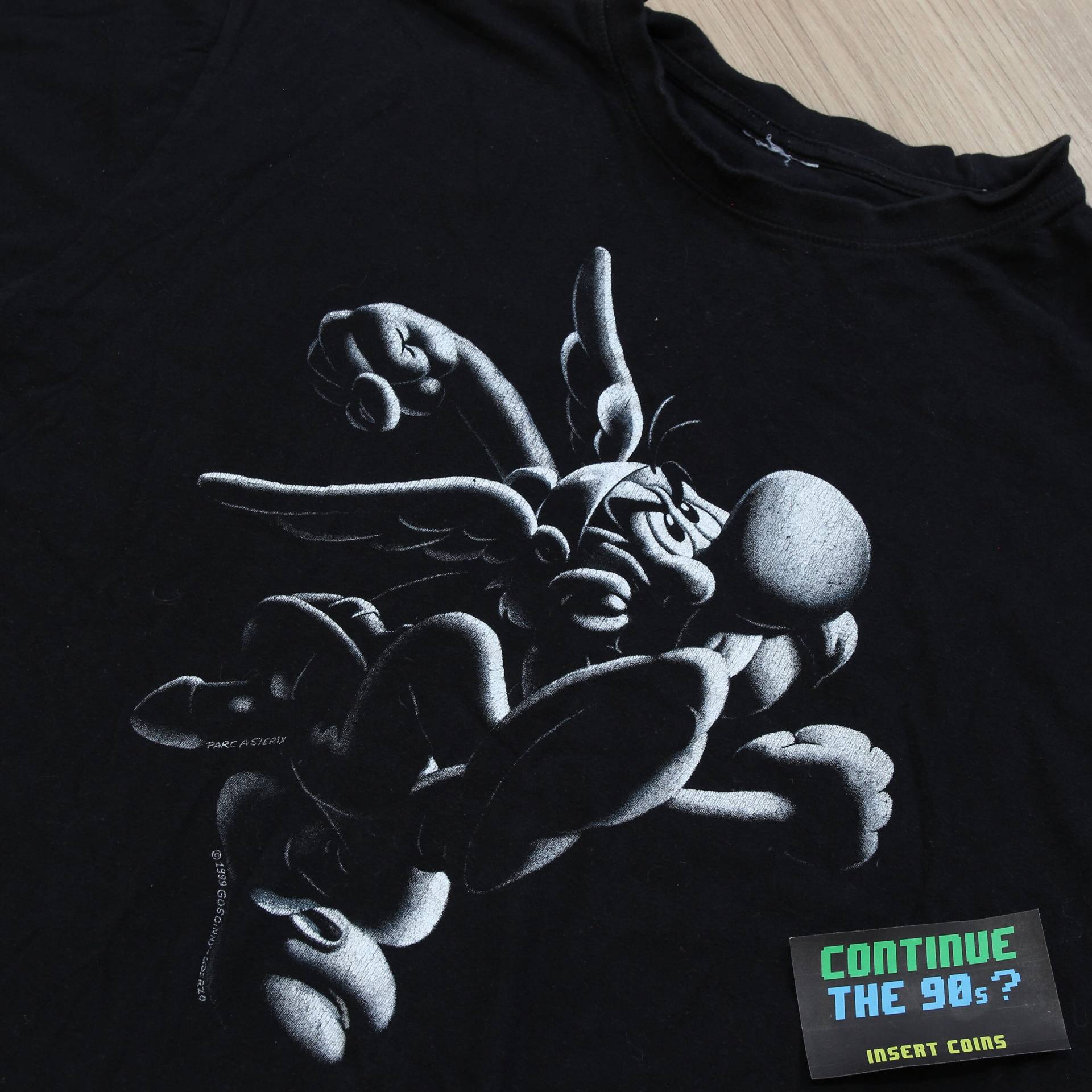 Vintage 90Er Jahre Parc Asterix Kurzarm T Shirt René Goscinny - Albert Uderzo Vintage 90Er Jahre Parc Asterix Kurzarm T Shirt René Goscinny - Albert Uderzo von ContinueThe90s