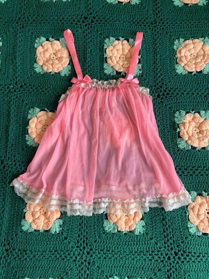 Wunderschöne Kokette Rosa Schiere Spitze Dessous Größe Medium von ContraVintageCo
