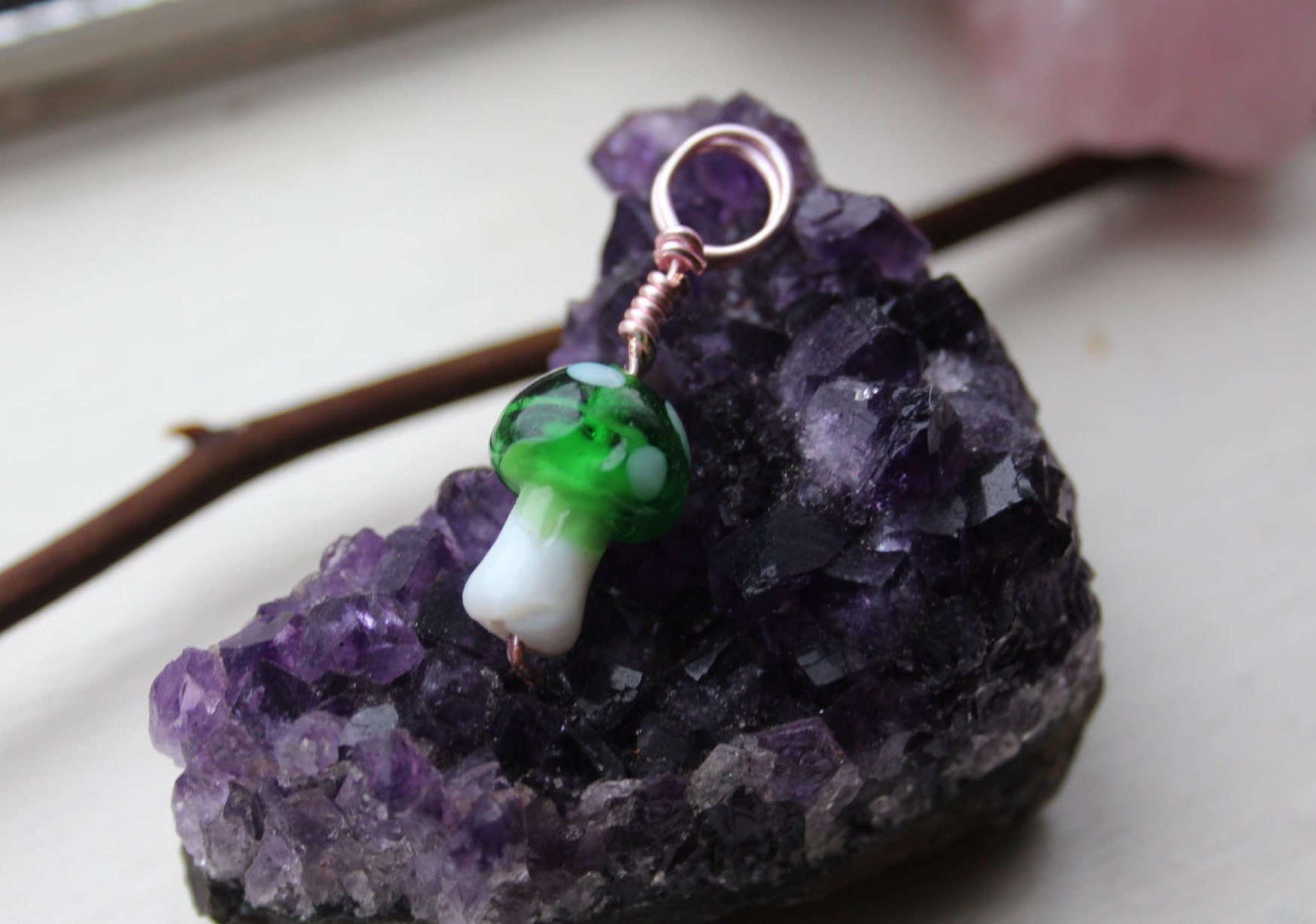 Kleiner Pilz Charm-Anhänger Kleiner Pilz Charm-Anhänger von ContrajewelryCo