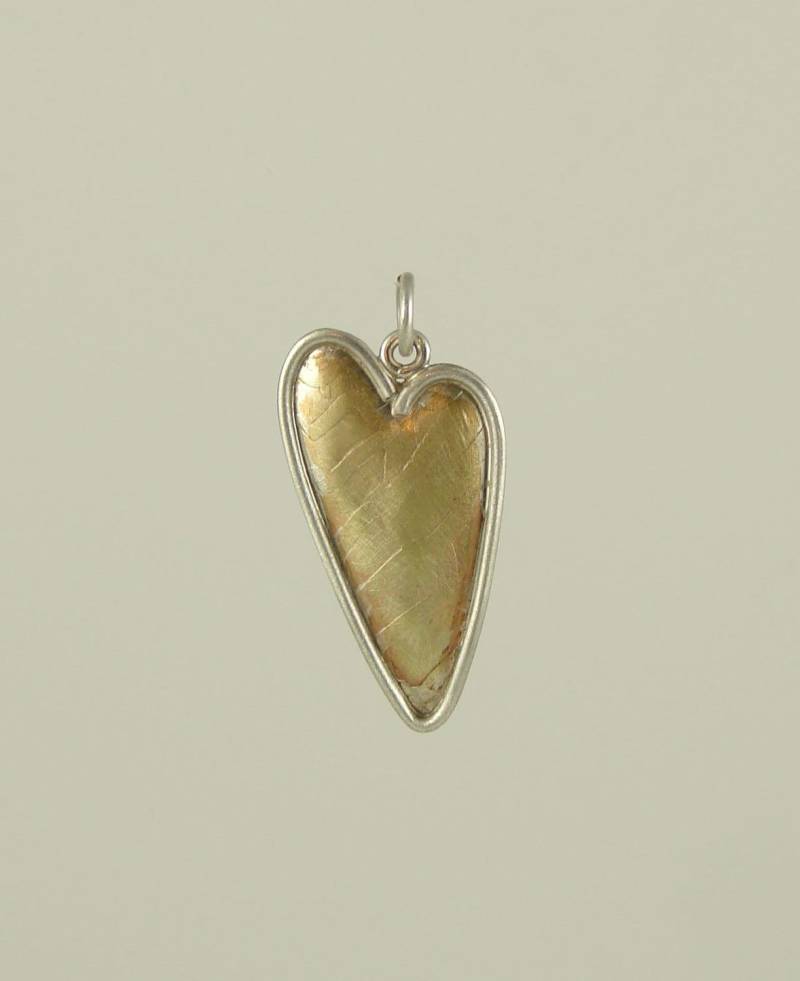 Messing Herz Anhänger/Charm Mit Sterling Silber Trimmen Messing Herz Anhänger/Charm Mit Sterling Silber Trimmen von ContraryMaryJewelry