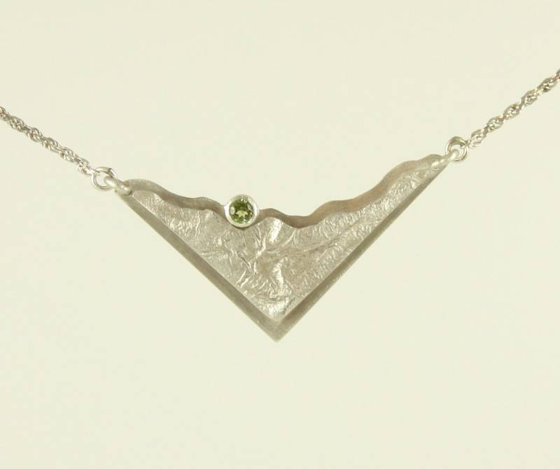 Peridot Anhänger in Zwei Stufen - Retikulierte Sterling Peridot Anhänger in Zwei Stufen - Retikulierte Sterling von ContraryMaryJewelry