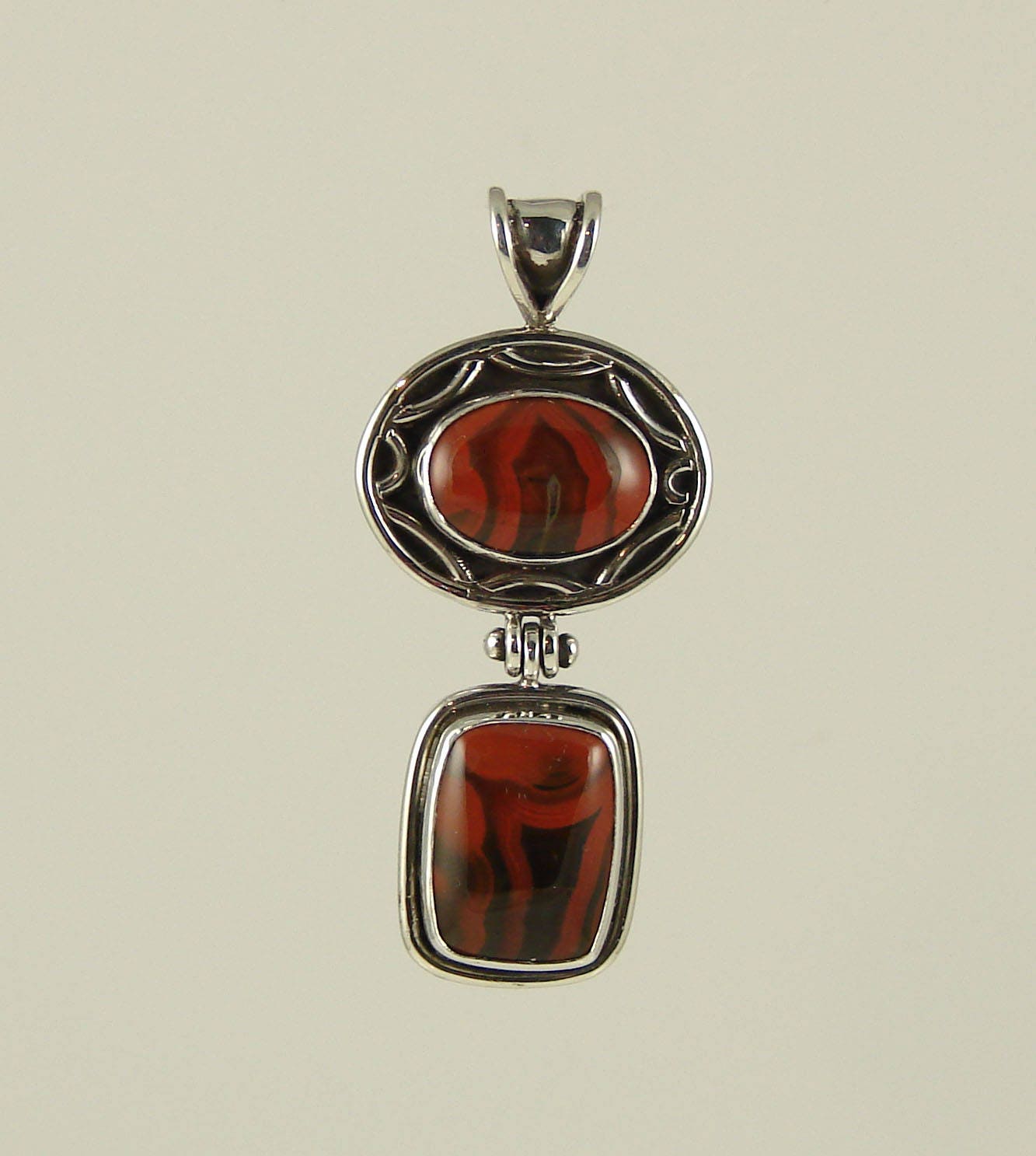 Rost Rot Achate in Aufklappbaren Anhänger Rost Rot Achate in Aufklappbaren Anhänger von ContraryMaryJewelry