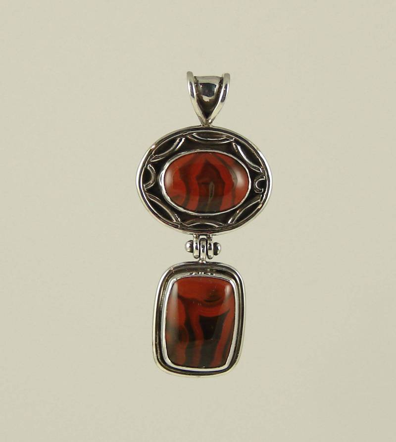 Rost Rot Achate in Aufklappbaren Anhänger Rost Rot Achate in Aufklappbaren Anhänger von ContraryMaryJewelry