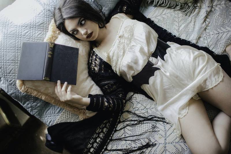 Fledermaus Flügel Punzierter Leder Taille Größe Gürtel Mit Schnalle in Schwarz von ContrivedtoCharm