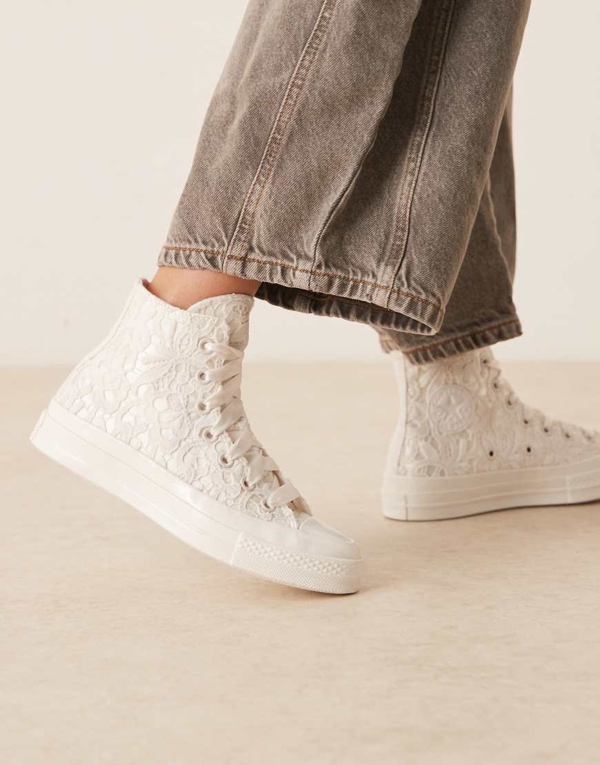 Converse - Chuck 70 - Hohe Sneaker mit Spitzendesign in Weiß mit Schnürbändern von Converse