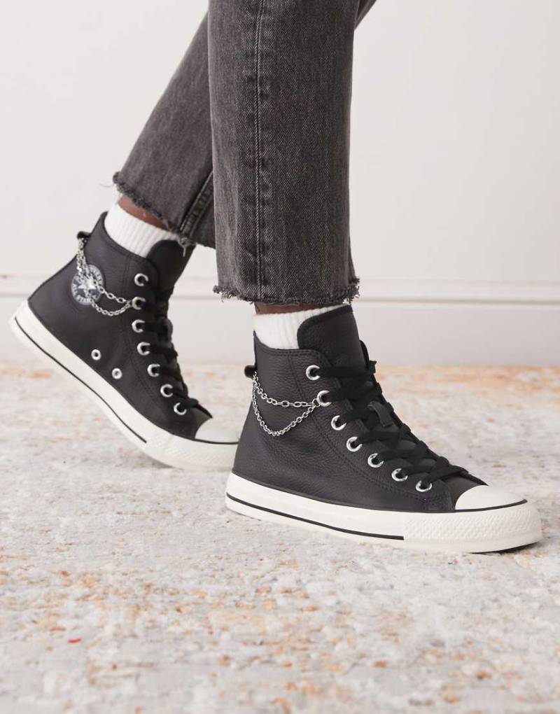 Converse - Chuck Taylor All Star - Hohe Sneaker in Schwarz mit Kettenverzierung Converse - Chuck Taylor All Star - Hohe Sneaker in Schwarz mit Kettenverzierung von Converse