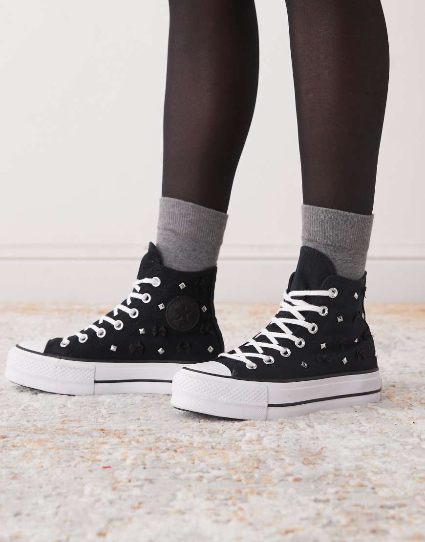Converse - Chuck Taylor All Star Lift Hi - Sneaker in Schwarz mit Plateausohle, Schleifen und Nieten von Converse