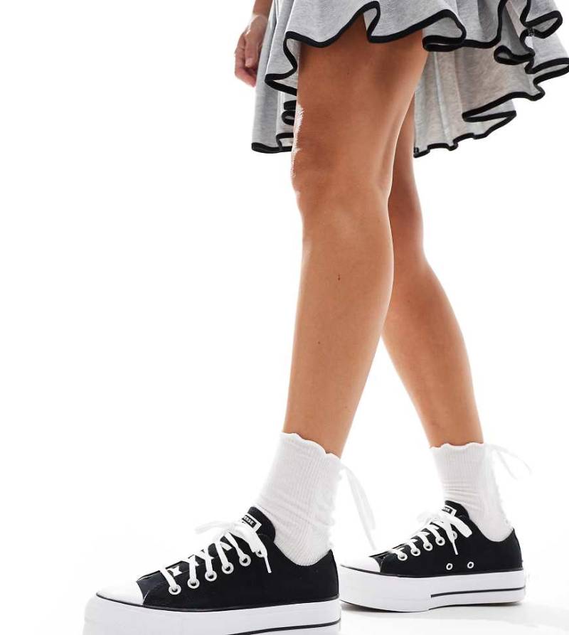 Converse - Chuck Taylor All Star Lift Ox Wide Fit - Sneaker in Schwarz mit Plateausohle, weite Passform von Converse