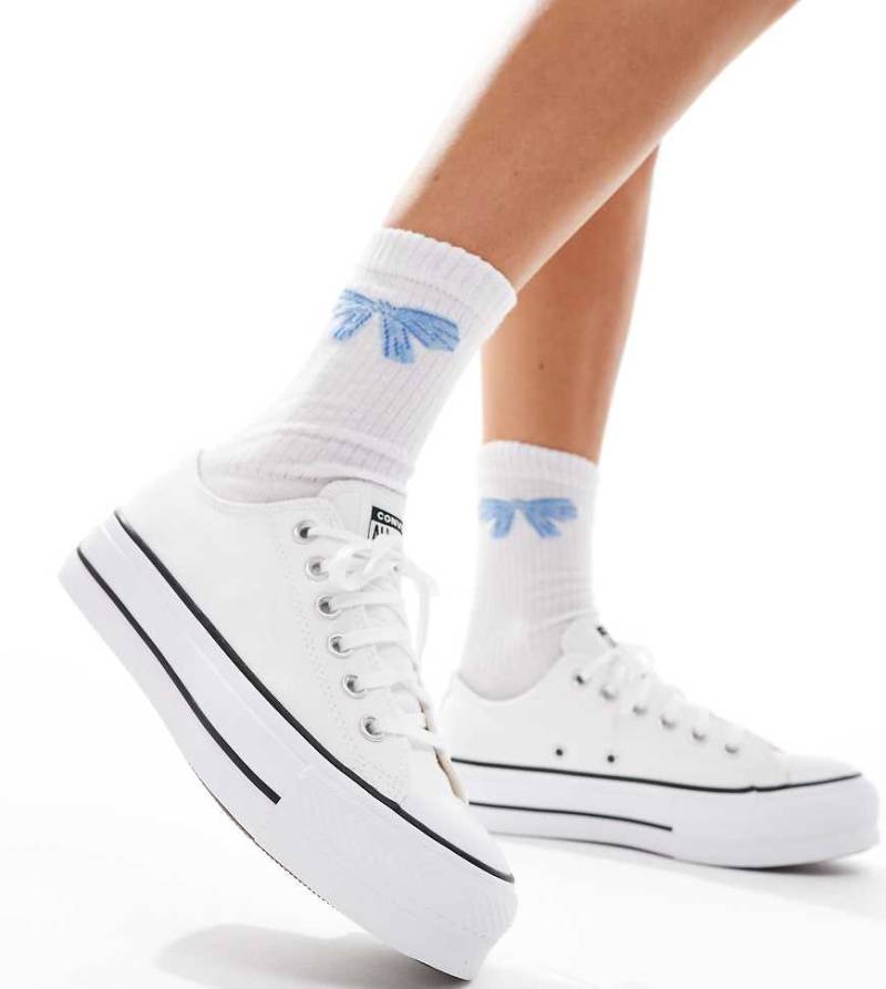 Converse - Chuck Taylor All Star Lift Ox Wide Fit - Sneaker in Weiß mit Plateausohle, weite Passform von Converse