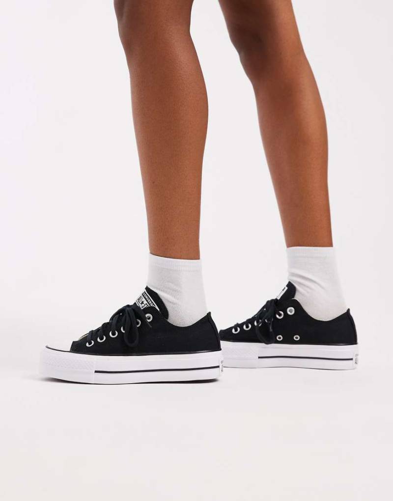 Converse - Chuck Taylor Lift Ox - Sneaker in Schwarz mit Plateausohle von Converse