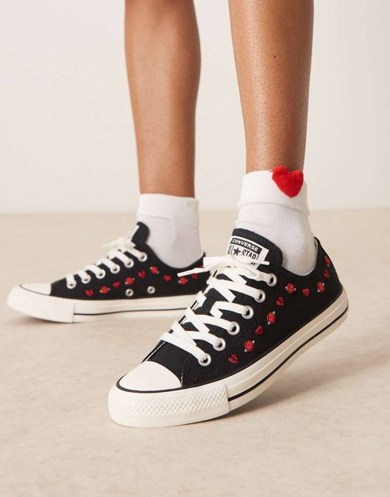 Converse - Hearts Chuck Taylor Ox - Sneaker in Schwarz mit aufgestickten Rosen von Converse