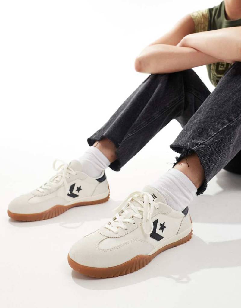 Converse - Run Star - Sneaker in gebrochenem Weiß von Converse