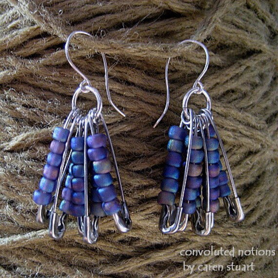 Lila Liebhaber Sterling Silber Ohrringe Handgefertigt Mit Perlen Sicherheitsnadeln von ConvolutedNotions