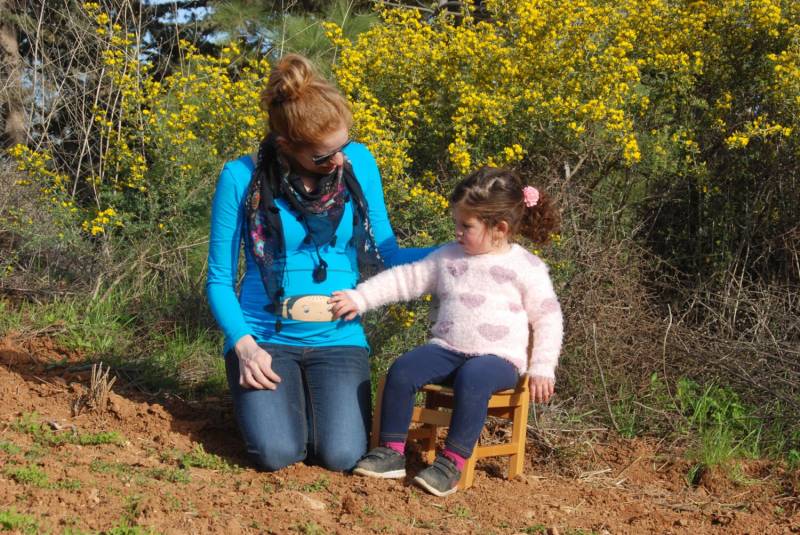 Schwangerschaft-Shirt, Mutterschaft Langarm-Shirt, Peekaboo-Shirt, Coockuboo Babyshirt Späht, Lustige Schwangerschafts Shirt von Coockuboo