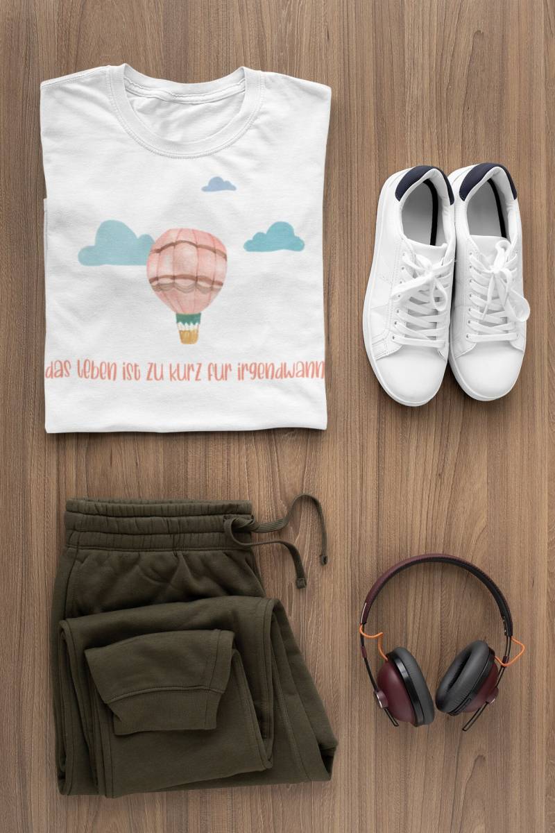 Das Leben Ist Zu Kurz Für Irgendwann - Air Balloon Motivations Tshirt. Einzigartiges Inspirierendes Und Motivierendes Zitat, Um Sich Auszudrücken von CookieMonstaDesign