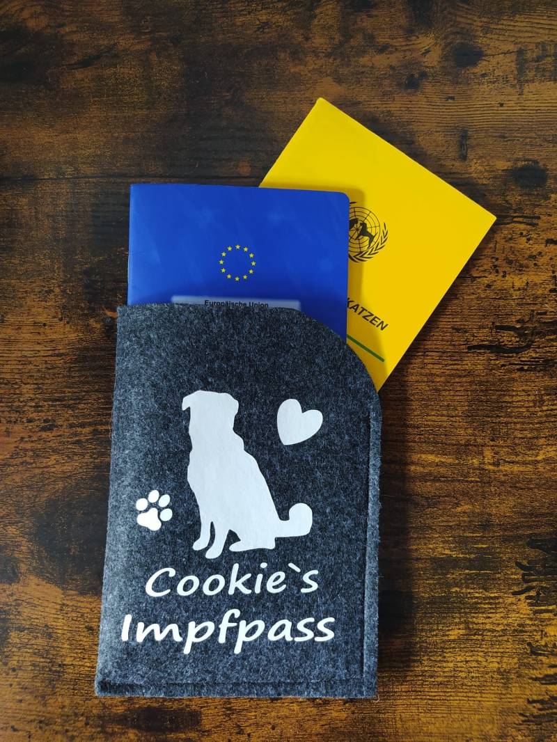 Persönliche Impfpasshülle Mit Der Silhouette Deines Hundes. Einzigartig Und Robust Für Impfpass Heimtierausweis Ect von CookieandFriends