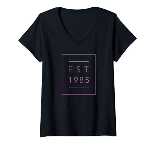 Damen EST – 1985 – 85 – Ästhetik – Geburtstag – Jahrestag T-Shirt mit V-Ausschnitt Damen EST – 1985 – 85 – Ästhetik – Geburtstag – Jahrestag T-Shirt mit V-Ausschnitt von Cool Anniversary - Birthdays - Gift Stuff