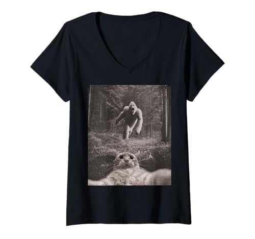 Damen Lustiges Bigfoot Sasquatch in Forest Cat Selfie Meme T-Shirt mit V-Ausschnitt Damen Lustiges Bigfoot Sasquatch in Forest Cat Selfie Meme T-Shirt mit V-Ausschnitt von Cool Cat Selfie and Bigfoot Sasquatch Merch