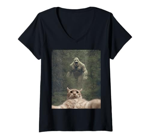 Damen Lustiges Bigfoot Sasquatch in Forest Cat Selfie Meme T-Shirt mit V-Ausschnitt Damen Lustiges Bigfoot Sasquatch in Forest Cat Selfie Meme T-Shirt mit V-Ausschnitt von Cool Cat Selfie and Bigfoot Sasquatch Merch