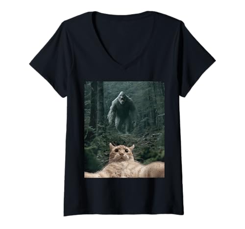 Damen Lustiges Bigfoot Sasquatch in Forest Cat Selfie Meme T-Shirt mit V-Ausschnitt Damen Lustiges Bigfoot Sasquatch in Forest Cat Selfie Meme T-Shirt mit V-Ausschnitt von Cool Cat Selfie and Bigfoot Sasquatch Merch
