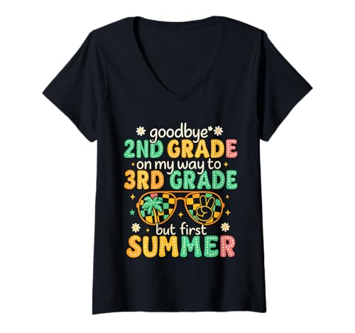 Damen Auf Wiedersehen 2. Klasse Hallo 3. Klasse Groovy Letzter Schultag T-Shirt mit V-Ausschnitt Damen Auf Wiedersehen 2. Klasse Hallo 3. Klasse Groovy Letzter Schultag T-Shirt mit V-Ausschnitt von Cool School Vibes, Groovy Kids Edition