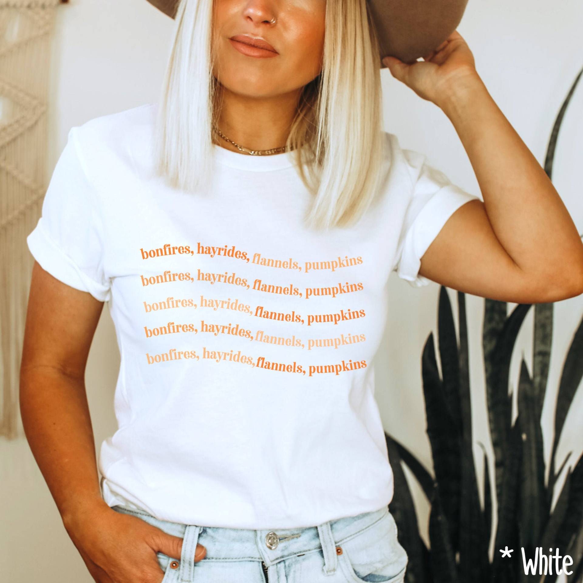 Bonfire, Hayride, Flanells, Kürbisse Shirt, Regenbogen Schrift Herbst Damen Thanksgiving Kürbis T-Shirt von CoolCatComp