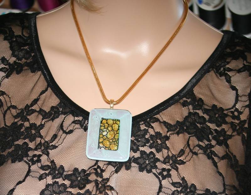 Halskette & Ohrringe Im Set. Dichroic Geschmolzenes Glas Anhänger. Statement Piece, Anhänger Halskette. Aus Geschmolzenem Glas. Einzigartiges von CoolCreationsByCindy