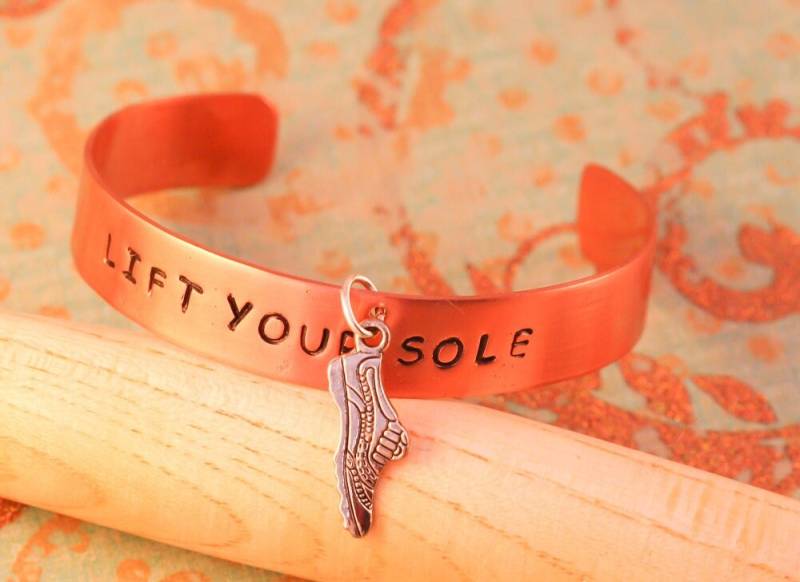 Metall Armreif. Gestempelt Armband . Armband. Manschette Unisex Schmuck. Kupfer Armspange von CoolCreationsByCindy