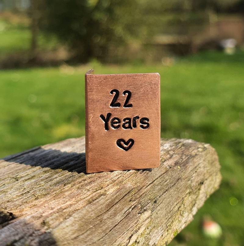 Handgefertigte Kupfer Karte Zum 22 Jahrestag von CoolKeyrings