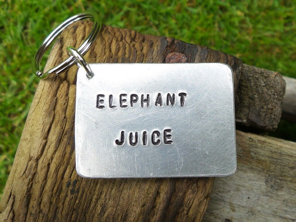Elefantensaft-Schlüsselring Hand Gestempelt Lustiger Zinn-Schlüsselanhänger von CoolKeyrings