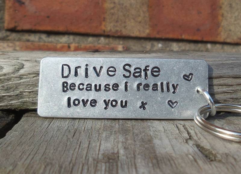 Fahren Sie Sicher, Ich Liebe Dich Geschenk Für Ihn Ihre Männer Freund Freundin Geschenke Fernfahrer Fahrer Liebe Schlüsselbund Personalisierte Fob von CoolKeyrings