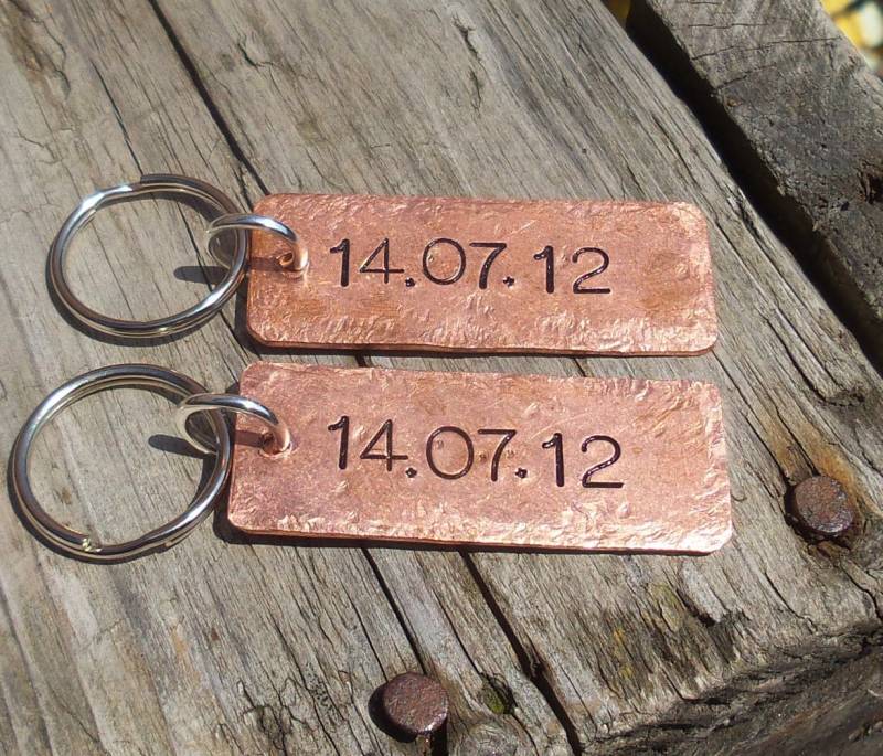 Paar Personalized Datum Schlüsselrings Geburt Hochzeit 7. 22. Jahrestag Geschenke Für Männer Ihre Kupfer Verlobungsfrau Ehemann Freund Freundin von CoolKeyrings