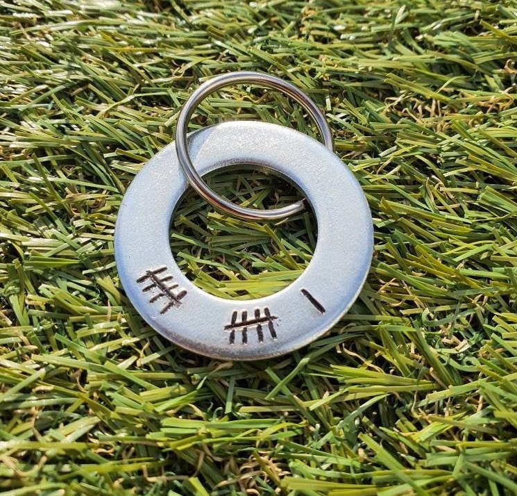 Tally Mark 11 Jahre Stahl 11. Hochzeitstag Geschenke Für Männer Ihr Personalisiertes Geschenk Ehemann Frau Schlüsselanhänger Liebespaar Hand von CoolKeyrings