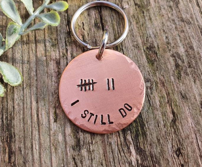 Tally Mark Of 7 Years 7Th I Noch Do Hochzeitstag Geschenke Für Männer Ihn Ihr Kupfer Personalisiertes Geschenk Ehemann Frau Keychain Liebe von CoolKeyrings