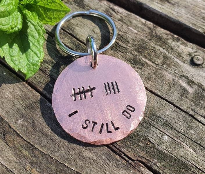 Tally Mark Of 9 Years 9Th I Still Do Hochzeitstag Geschenke Für Männer Ihn Ihr Kupfer Personalisiertes Geschenk Ehemann Frau Keychain Liebe von CoolKeyrings