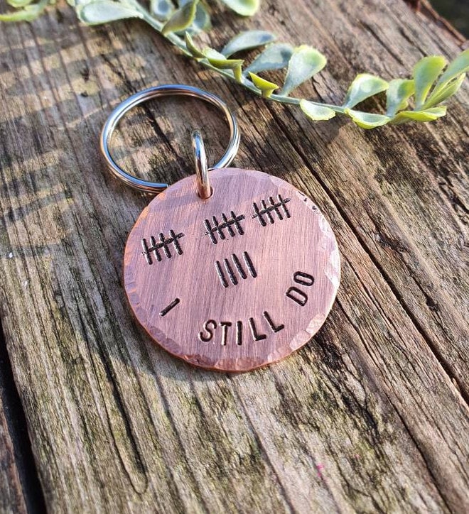 Tally Mark Von 19 Jahren 19Th I Still Do Hochzeitstag Geschenke Für Männer Sie Kupfer Personalisiert Geschenk Ehemann Frau Schlüsselanhänger Liebe von CoolKeyrings