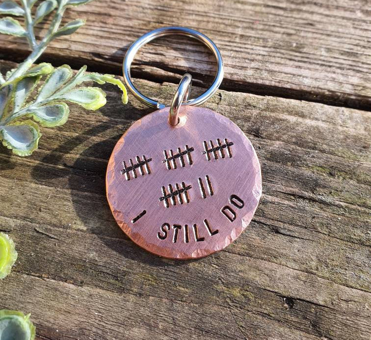 Tally Mark Von 22 Jahren 22. Hochzeitstag I Still Do Geschenke Für Männer Ihn Sie Kupfer Personalisiert Geschenk Ehemann Frau Schlüsselanhänger Liebe von CoolKeyrings